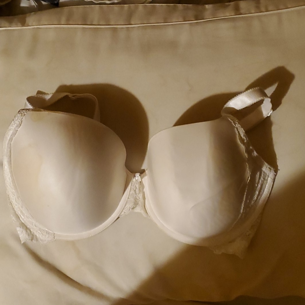 A 38DDD White lace bra